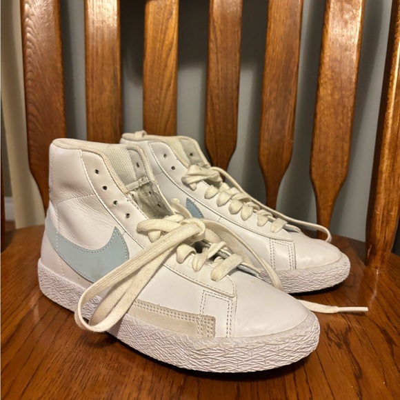 Ladies, Nike baby blue high top - Picture 2 of 3